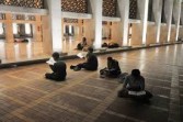 Jam Berapa Sebaiknya Mulai Iktikaf di Masjid