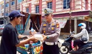 Polantas Karib Polres Inhil, Gelar Jumat Berbagi dengan Masyarakat dan Peduli Keselamatan
