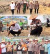 Kapolres Pelalawan Kompak Turun Bersama Forkopimda Tanam Jagung