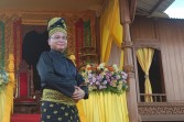 Rektor Unilak Dianugerahi Gelar Adat Kerajaan Rokan