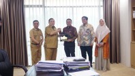 Pemprov Riau Minta PLN untuk Perkuat Penerangan Jalan dan Fasilitas Kendaraan Listrik