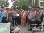 Gelar Demo, Ratusan Mahasiswa dan Warga Sungai Sarik Jebol Pagar Kantor Bupati Kampar