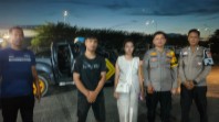 Respons Cepat Selamatkan Nyawa, Anggota Ditlantas Polda Riau Gagalkan Aksi Bunuh Diri Pria Bawa Anak