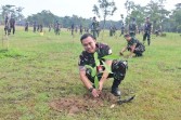 Peduli Pelestarian Lingkungan,   Lanud Roesmin Nurjadin Pekanbaru Tanam 1.100 Pohon