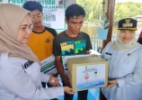 Bupati Bengkalis dan Dinas Sosial Serahkan Bantuan Korban Kebakaran di Desa Bukit Batu