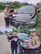 Nekat Gunakan Plat Palsu Terobos Antrian Jalan Buka Tutup, Pengemudi Innova Ditilang Polisi