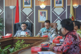 Pj Walikota Pekanbaru Evaluasi Pendapatan dan Retribusi Daerah