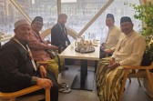 Wakil Walikota Pekanbaru Jalin Silaturahmi dengan Anggota Amirul Hajj di Mekkah