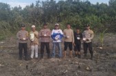 Tingkatkan Ketahanan Pangan, Polsek Rangsang Tanam  Jagung Pipil di Desa Tanjung Samak