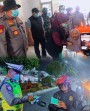 Polres Pelalawan Bagikan Ribuan Masker Gratis kepada Masyarakat Terpapar Asap