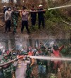 Kolaborasi Polri -TNI - Pemda dan Masyarakat Kendalikan Karhutla di Lahan Gambut Pelalawan