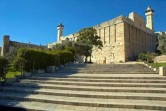 Israel Tutup Masjid Ibrahimi dan Larang Pelaksanaan Salat