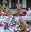 Puluhan Pelajar di Sungai Apit Terima Seragam Gratis. Mahadar:  Ringankan Beban Orang Tua