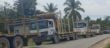 Truk Angkutan Kayu Milik RAPP Dihadang Warga, Jalan Rusak semakin Parah