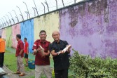 Wujud Program Pembinaan Kemandirian  bagi WBP, Lapas Kelas IIA Pekanbaru Panen Ikan Patin