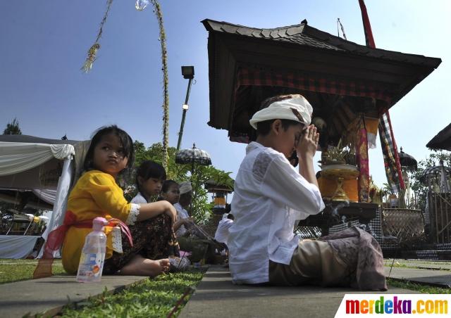Tradisi upacara Pujawali IX di Pura terbesar di Pulau Jawa